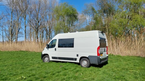 The Zen Van – Nice 2p Peugeot bus from 2018!
