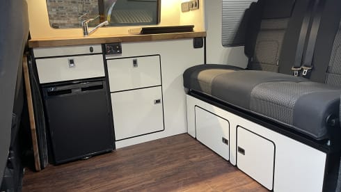 Ruby – 2023 luxury VW Transporter 6.1 automatic Campervan