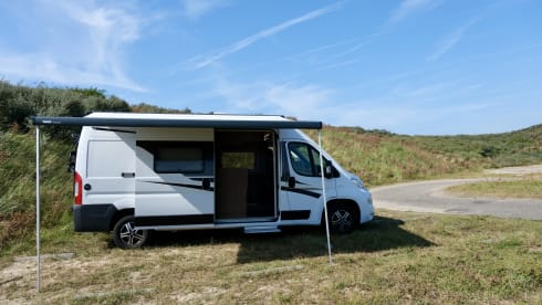 Atmospheric 4p Knaus Boxstar Family bus camper