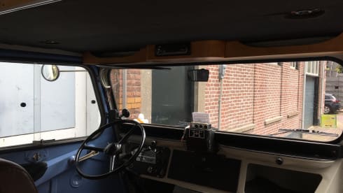 Feel good trip in retro Citroen HY - ultimate relaxation with character