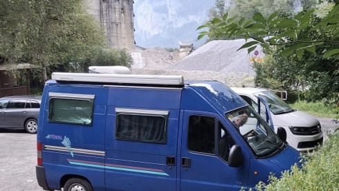 De Blauwe – 2p Pössl Peugeot Boxer bus uit 2001