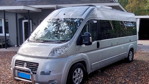 Cosy and compact 2p Ford Pösll campervan.