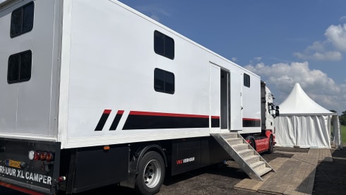 Zeer ruime 12 persoons camper