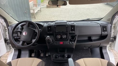 Carefree on the road with Fiat Mc Louis mobile home