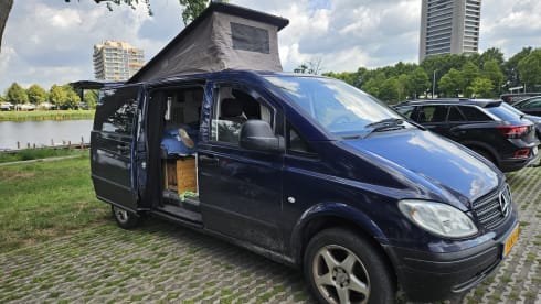 (T)rusty Blue – 2p Mercedes-Benz campervan from 2003