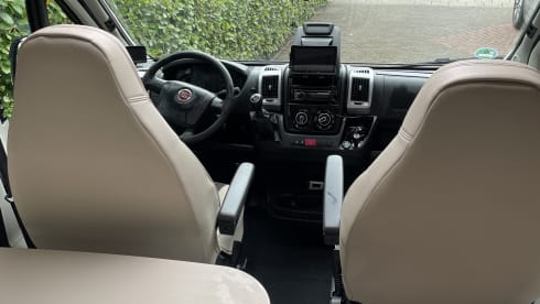 Camper compleet – 4p Challenger semi-integrated from 2016