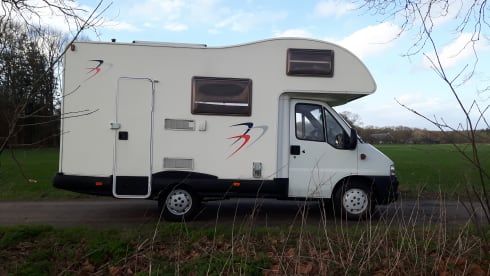 Spacious Fiat 2006 with a fixed bed, air conditioning and a very cozy interior.