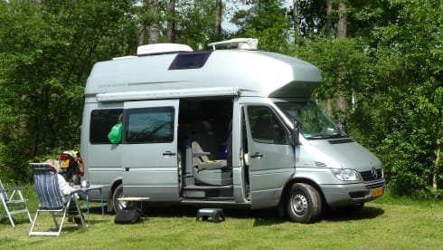 James Cook – Nice 4-person camper van: Adventure with comfort