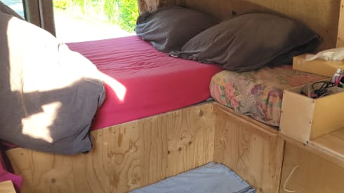 Siggy – 2P Campeur de bus confortable converti hors réseau!