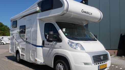 Chausson 514, 4 seats and 4 berths.