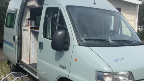 Billie – 2p Peugeot bus from 2000