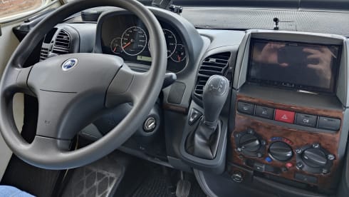 Pino – B Driving license Hymer Automatic 6p - On holiday with Pino 