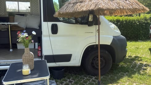 Pimped-up, fun 2007 Citroën Jumper van for 2 people