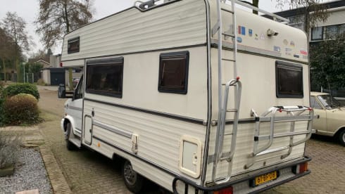 HeSa – Vintage Peugeot Alcove from 1993