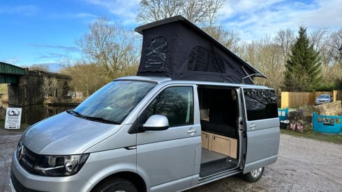 Joebow – 4 berth Volkswagen camper van 2018