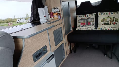 BeeHappy – Camper Toyota a 3 posti letto del 2006