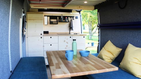 VAN bergen – Schön gestalteter Allround-Camper mit viel Platz im Innenraum