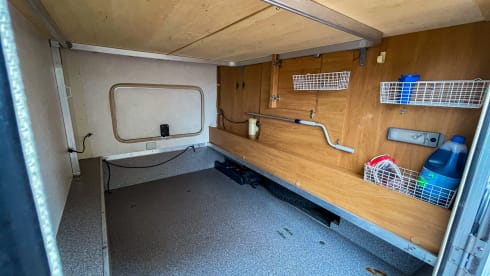 Cosy Family Camper – Complete cozy family camper with large garage 5p Hymer