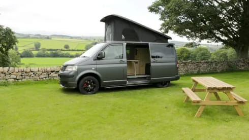 Cedric – T5 Campervan with Pop-Top, Rocknroll bed and Swivel Seats