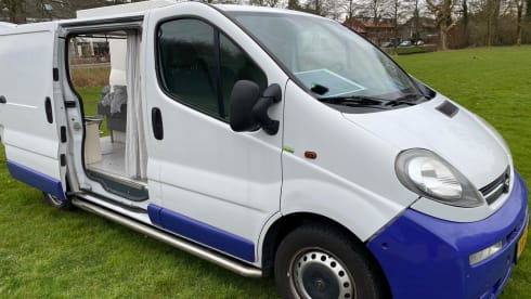 BuZz Lightyear – Opel vivaro 1.9 sdi compact camper