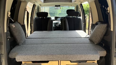 The Moose  – Nissan campervan met 4 slaapplaatsen uit 2007