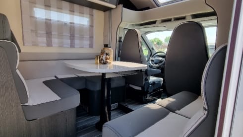 5p Ford semi-integrated uit 2022