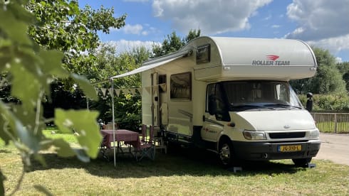 5 person comfort on wheels bunk bed, air conditioning and solar panel 