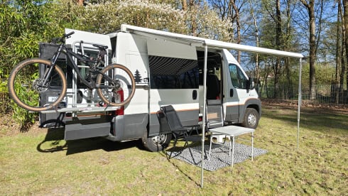 2p Peugeot bus uit 2008