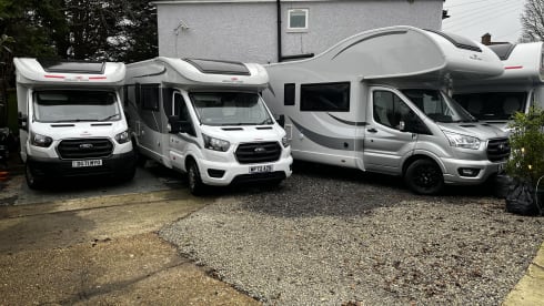 2024 Roller Team 675 Auto  – 6 sleeper Over cab bed & bunks