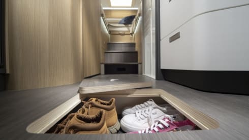 Glamping! – 5p Adria Mobil semi-integrated uit 2021