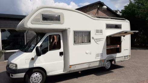 Camper 5 – Camper 5 - Fiat Ducato - The ideal family Camper with 2 Bunk beds.