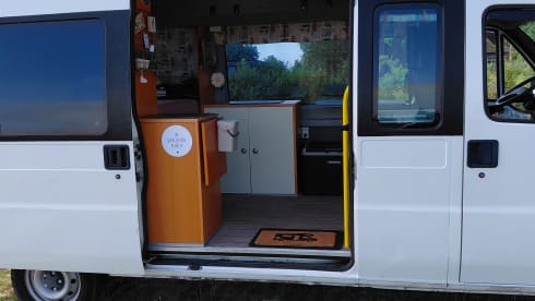 2-person Peugeot campervan from 1997
