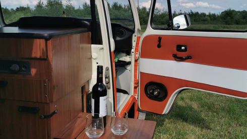 Maxima – A moment back in time with a Volkswagen T2 - Completely restored!
