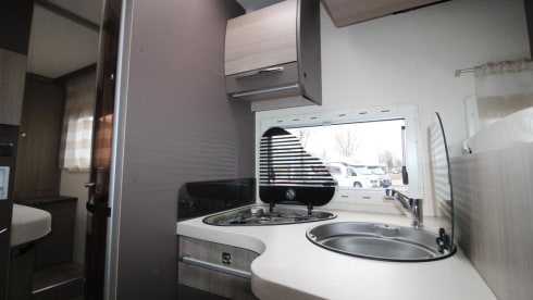 4p Challenger semi-integrated with queen bed