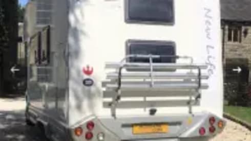 Rizzo  – Gorgeous 6 berth family motorhome with bedding, fully equipped. rear bunks.