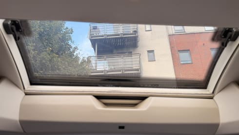 Lusia 🚐 – 4-Berth Bessacarr 424 Automatic Motorhome – 4 berth Fiat semi-integrated from 2018