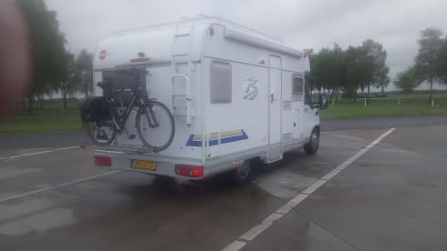 2p Bürstner semi-integrated uit 2003