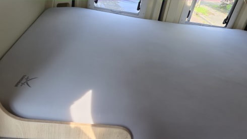Grizzly the Gray – Self-sufficient Peugeot Boxer Camper for 2 Persons