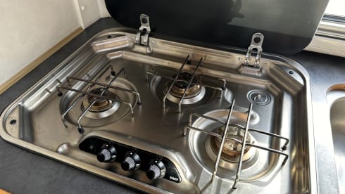 Discover freedom with our fresh Hymer B 584 – with bar layout, lifting bed 