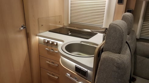 Hymer b680 2019, Mercedes Aut. 4 Pers, large garage, bicycle rack, awning