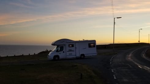 Nicky – Adventure and comfort in 'Nicky' the 6 berth luxury motorhome!