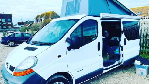 VannyJones – 4 Berth Renault from 2003