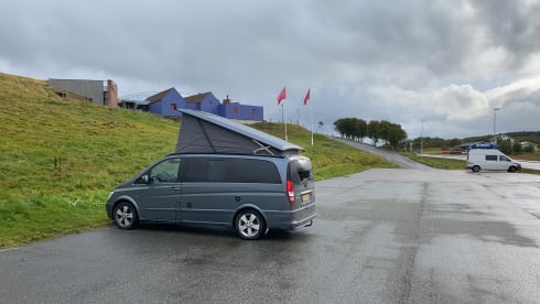 4p Mercedes-Benz campervan uit 2010