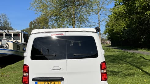 L-585-LJ – 4p Fixxter campervan from 2021