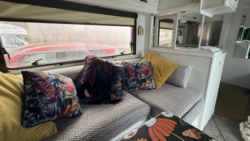 Kit – Fully loaded low mileage all-terrain motorhome