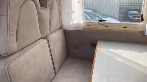 Ons huisje – Off-grid 5P alkoof Adria met Maxxfan