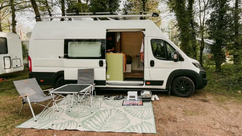 JOEY – 2-seater Peugeot bus from 2019