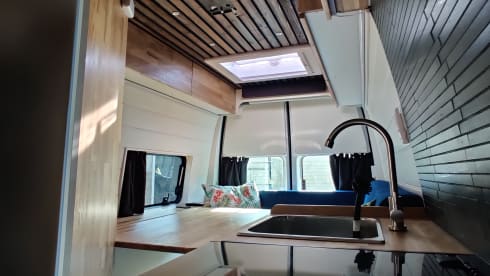 Globetrotter Vans – Super luxe Ford Campervan van alle gemakken voorzien