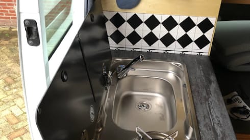 Trippel toe – Bus camper with 5 seats
