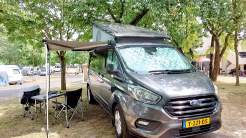 Nugget – Ford Nugget Plus 2023 with pop-up roof